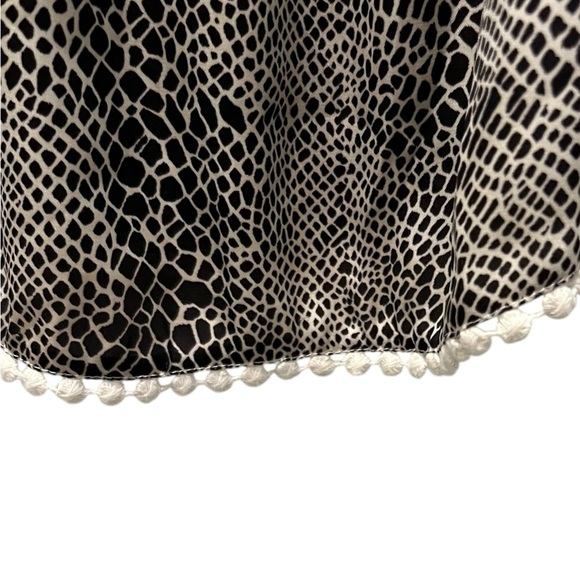 Dressbarn Black & White Boho Blouse Medium Crochet Embroidered Peasant Top - Picture 3 of 8